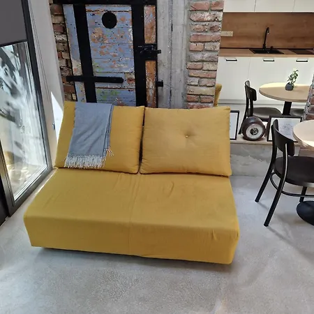 27 * Várna